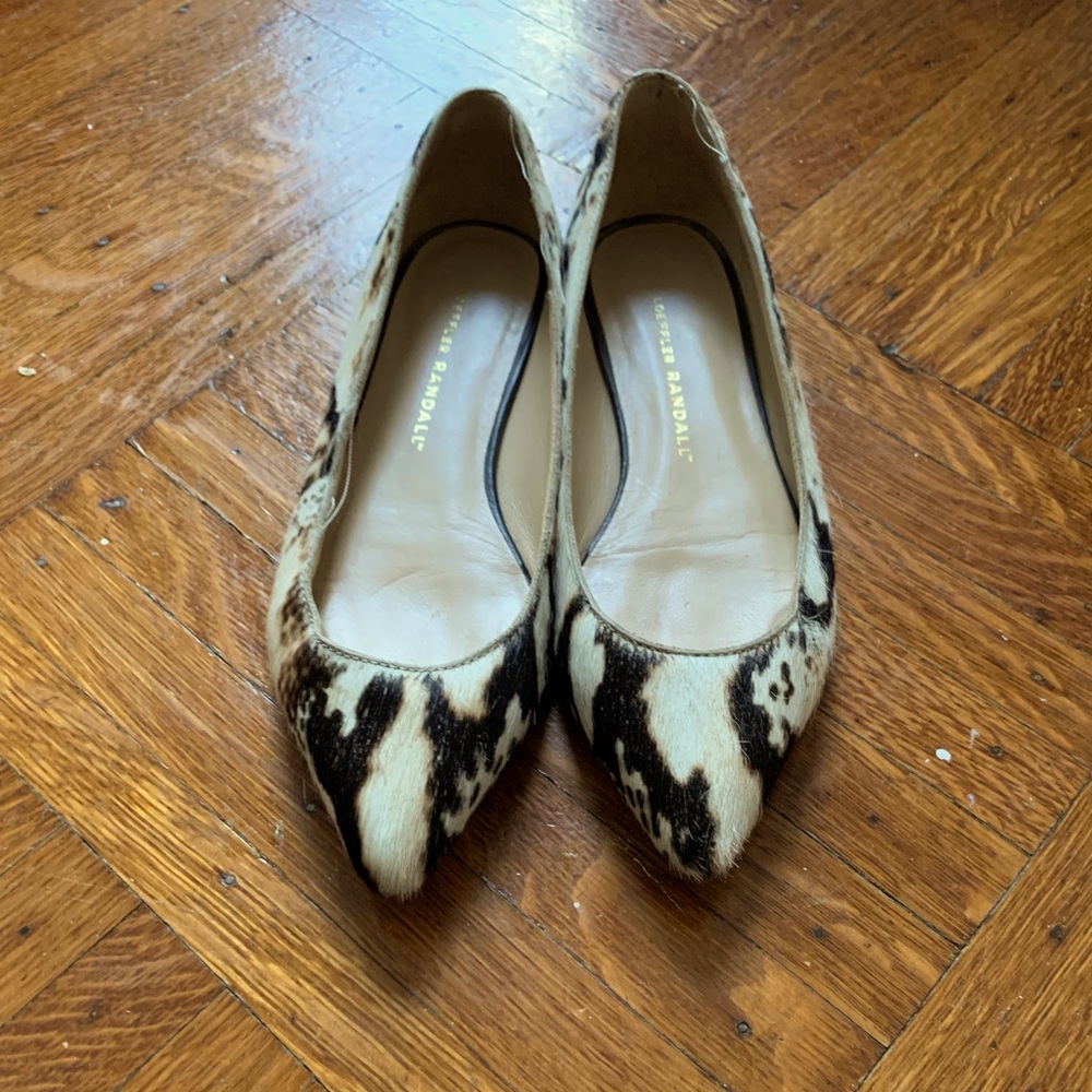 Loeffler Randall sample size 7 pointed toe animal print flats